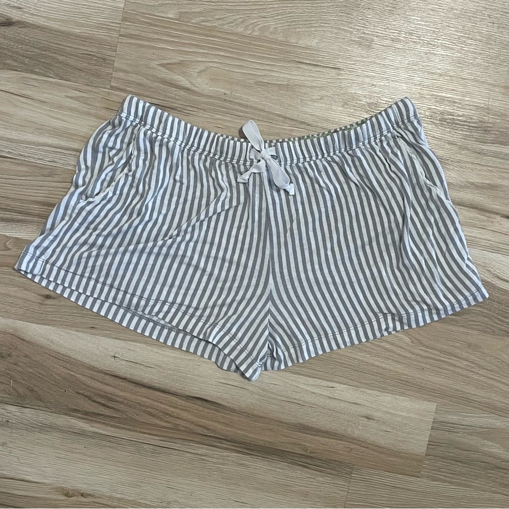 Simply Vera Vera Wang White and Gray Pajama Shorts